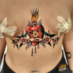 tatuaje-corazon-underboobs-logia-barcelona-julio-herrero     